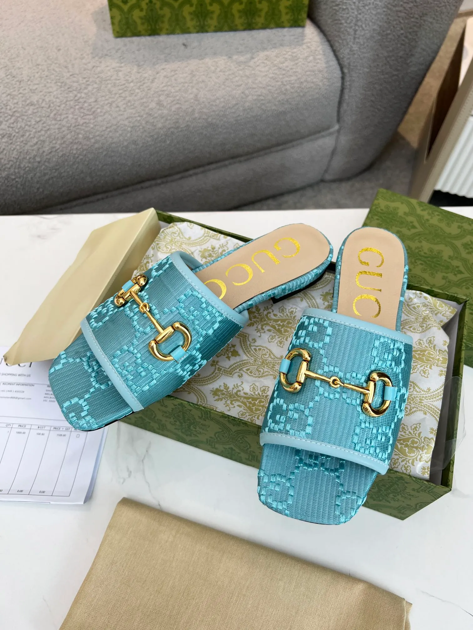 👟👟Ex-factory price 320👟👟 Genuine leather sole +30 👑GUCCI official website's latest hot model, the North Face cooperation model 2023 spring and summer sandals, top quality sale Purchase genuine product development. The material and craftsmanship are consistent with the original version (welcome to compare) Upper: Original jacquard double G cloth ➕Electric embroidery font ~ One-word upper Lining: Mixed sheepskin Outsole: Italian private mold rubber outsole Bottom thickness: flat Size number: 35-43